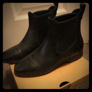Fancy/casual black boots